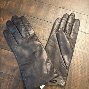 Elegant Black Leather Gloves